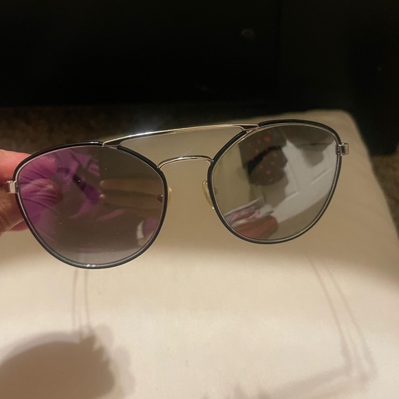 Prada Sunglasses in a very good condition. - Picture 4 of 7
